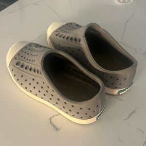 Native Jefferson Toddler Shoes Size 8